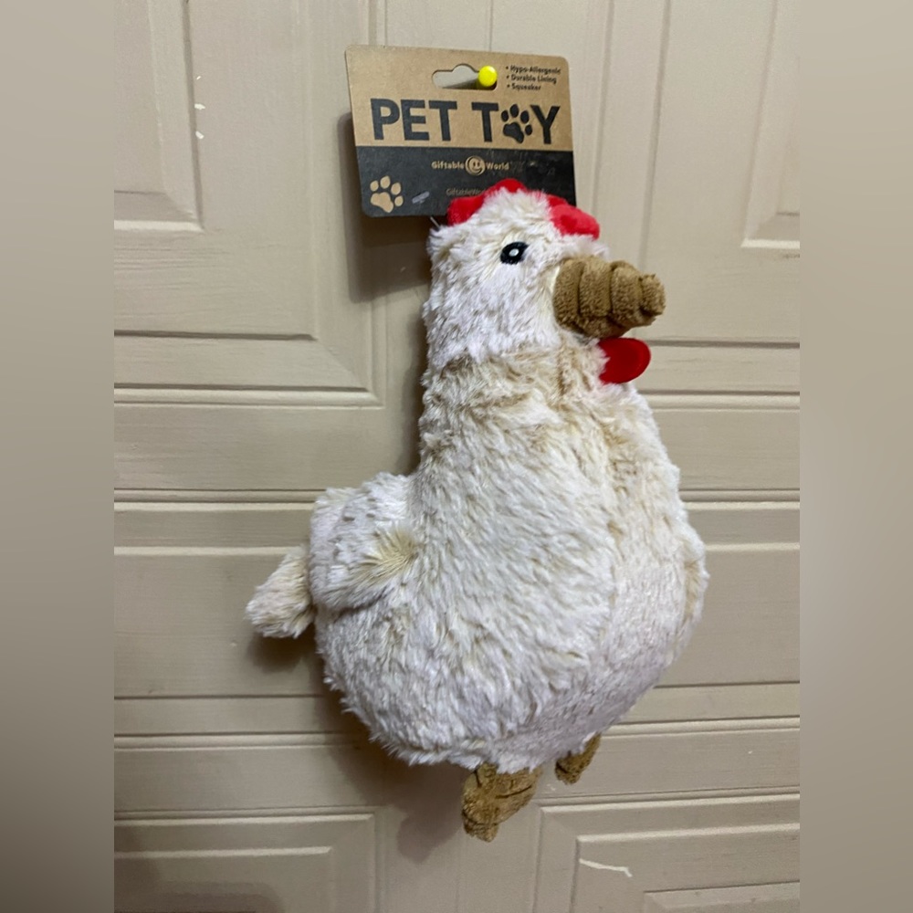 Brand New Giftable World Pet Toy. 9” Squeaker